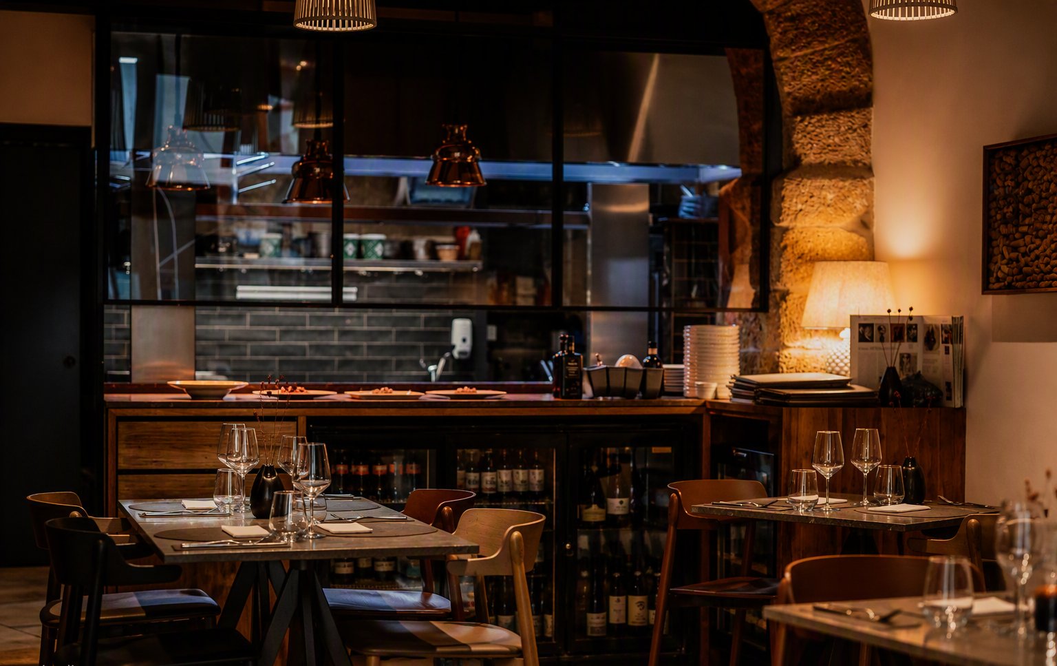 La sala raccolta di Brama, tra legno e pietra